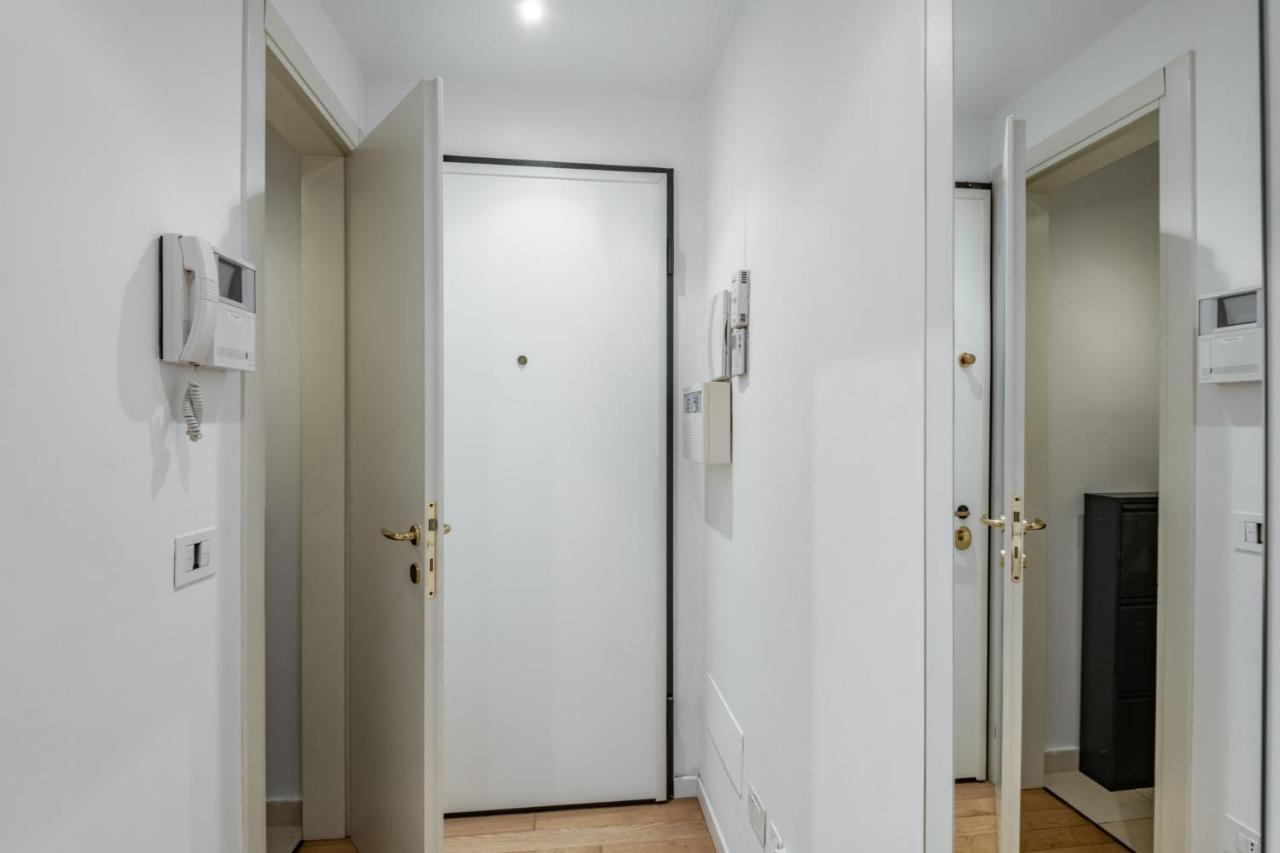 Easylife - Sofisticato Monolocale Con Terrazzino Nel Cuore Di Porta Venezia Milão Exterior foto